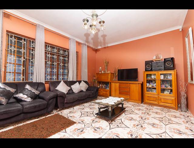 4 BEDROOM FREESTANDING FOR SALE IN SILVERGLEN